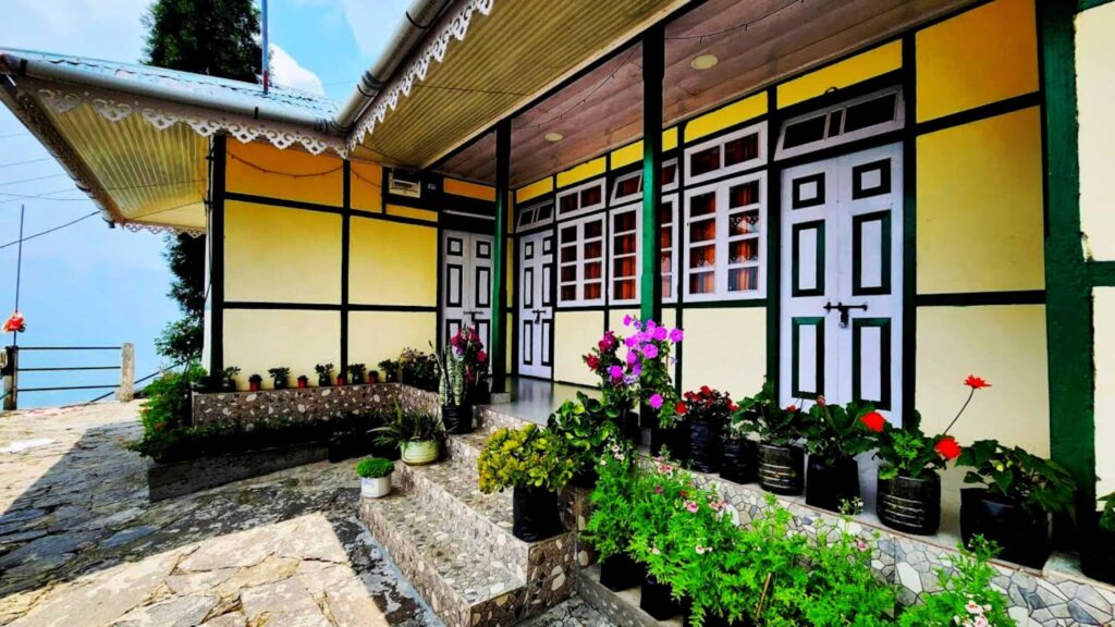 Whispering Clouds Agamlok Homestay